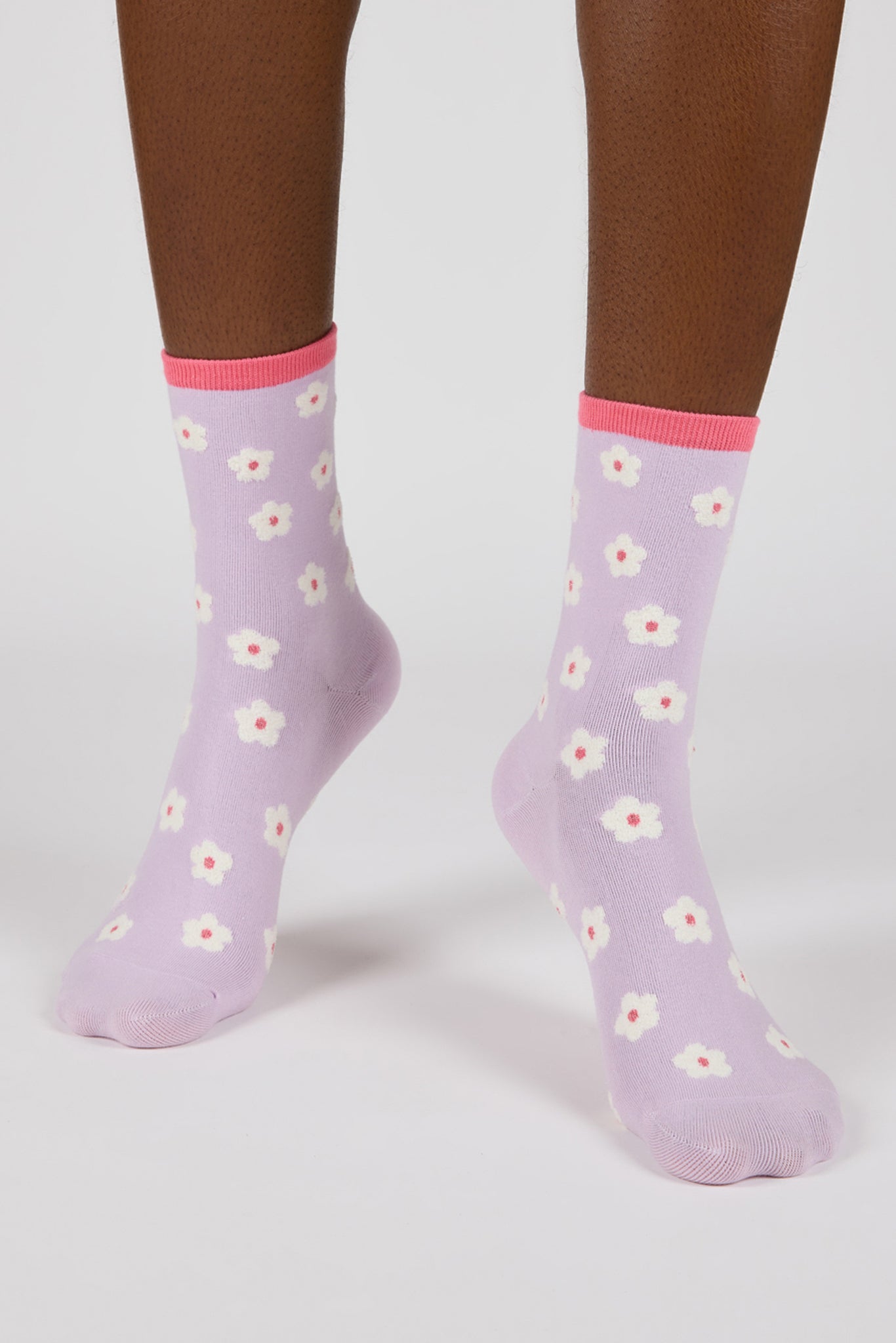 Lilac and white fuzzy flower contrast trim socks_2