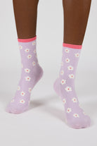 Lilac and white fuzzy flower contrast trim socks_2