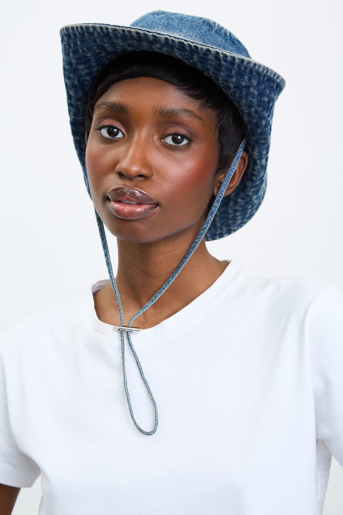 Mid blue graded wash denim bucket hat | Glassworks London