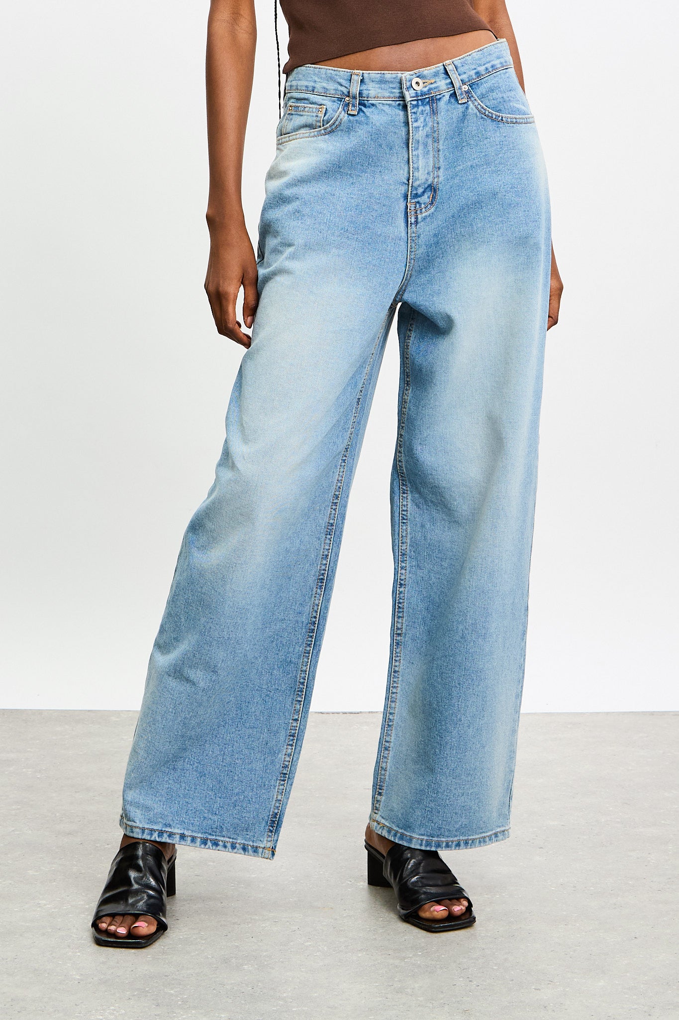 Mid blue washed slouchy wide leg jeans_1