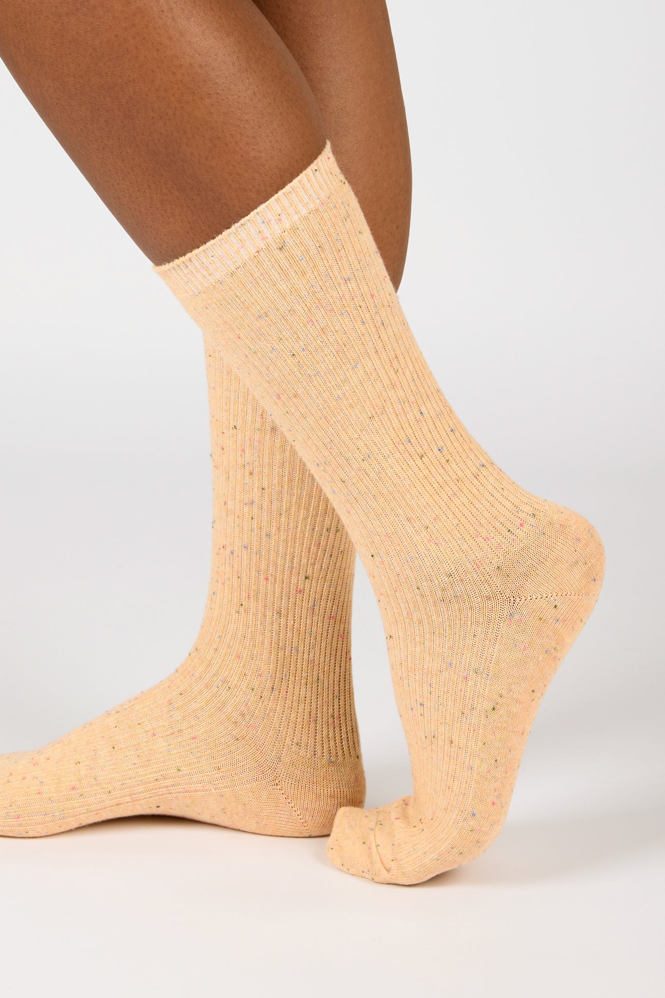 Light orange rainbow fleck ribbed socks_3