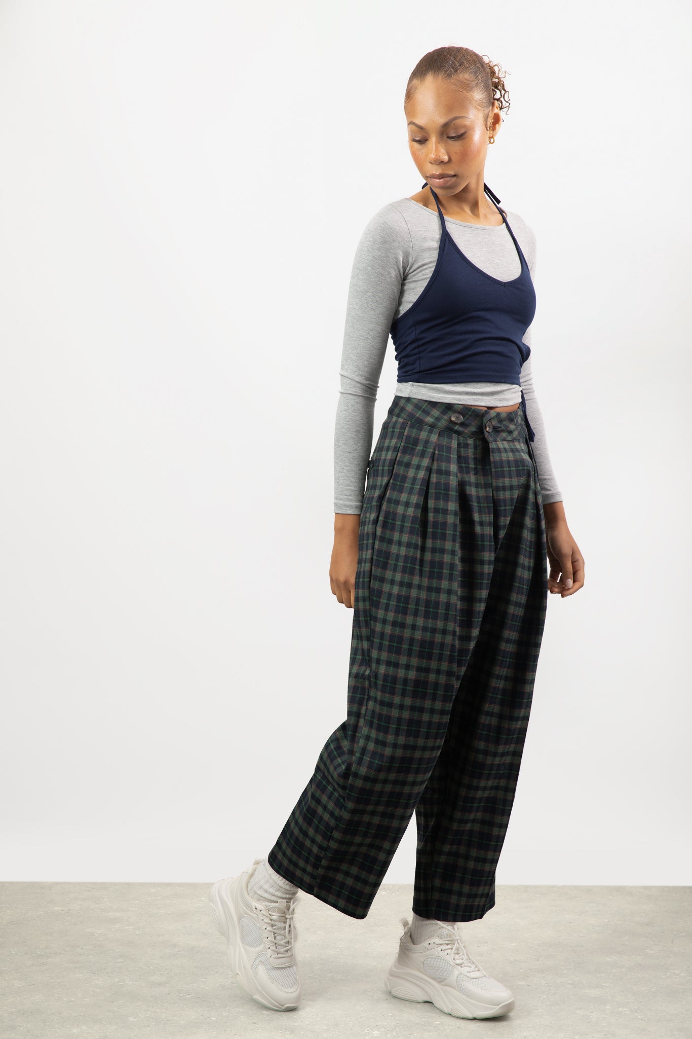 Navy and green plaid pleated trousers_4