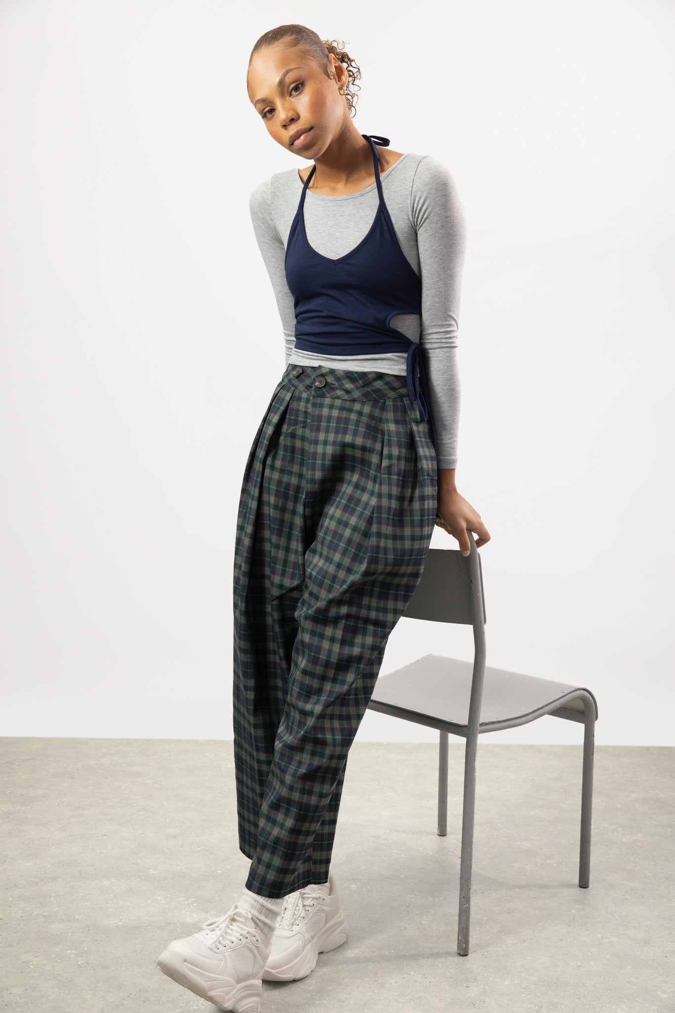 Navy and green plaid pleated trousers_5