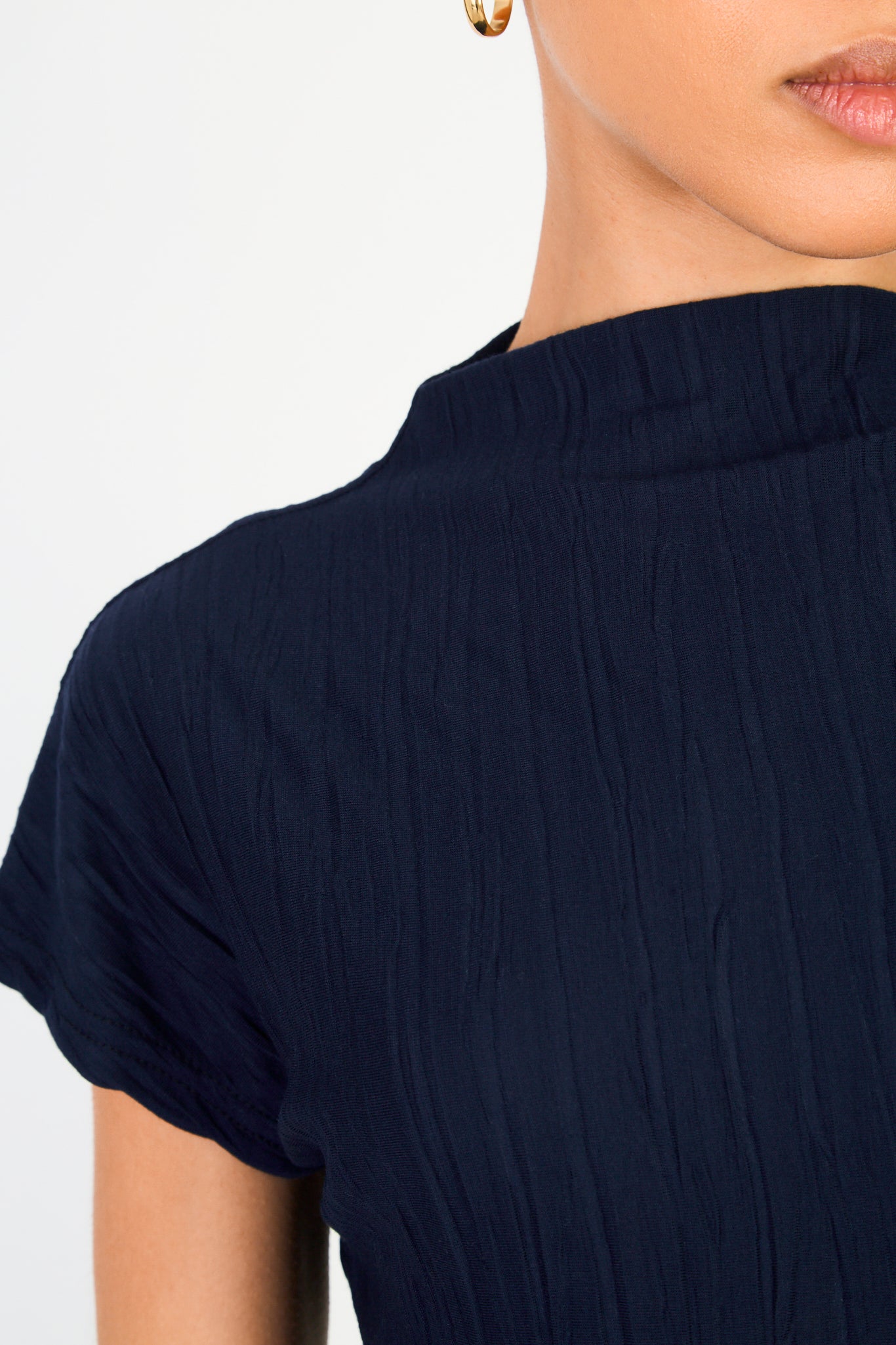 Navy blue crease pleat mock neck tee_3