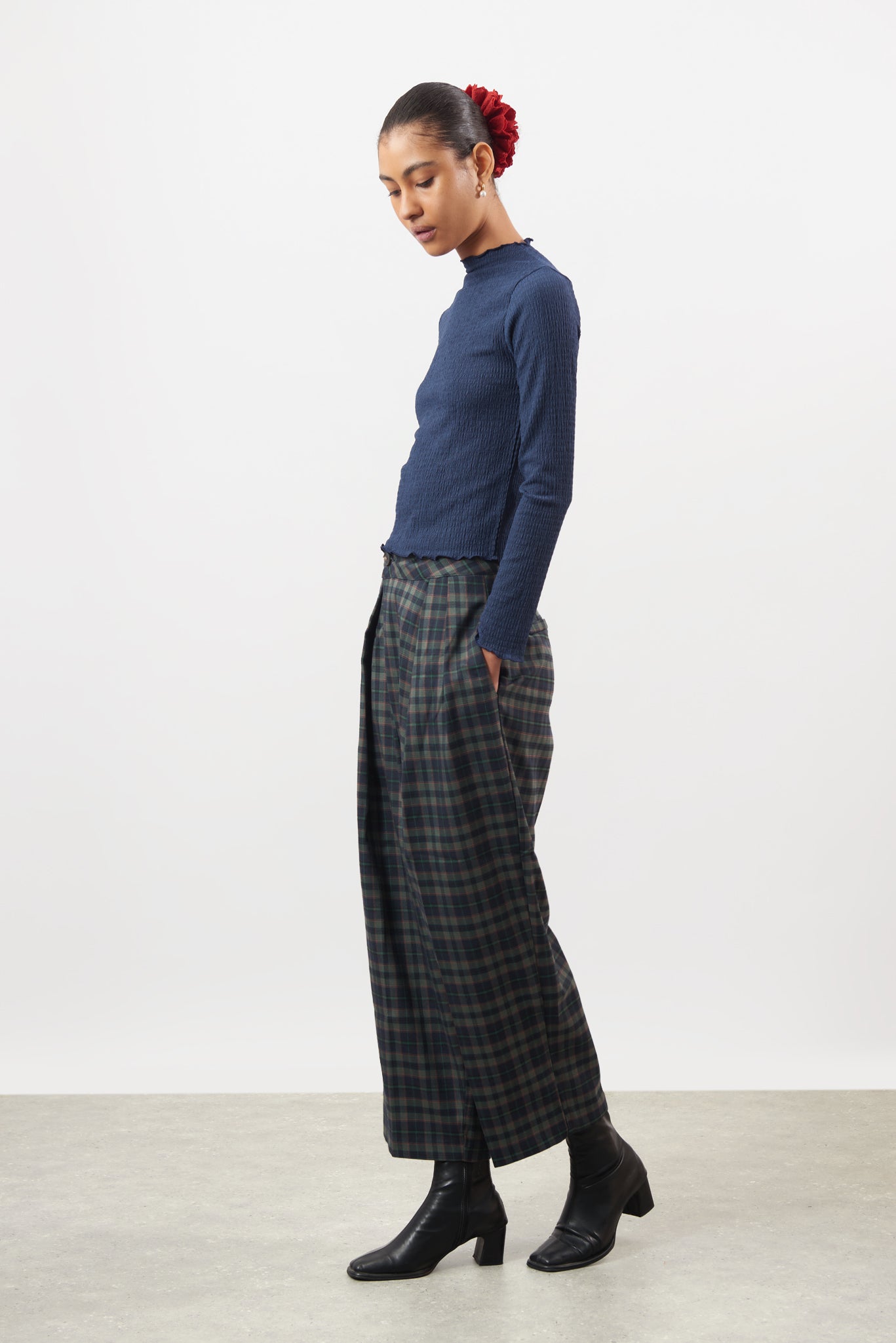 Navy blue textured mock neck top_4