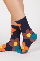 Navy giant graphic flower socks_1