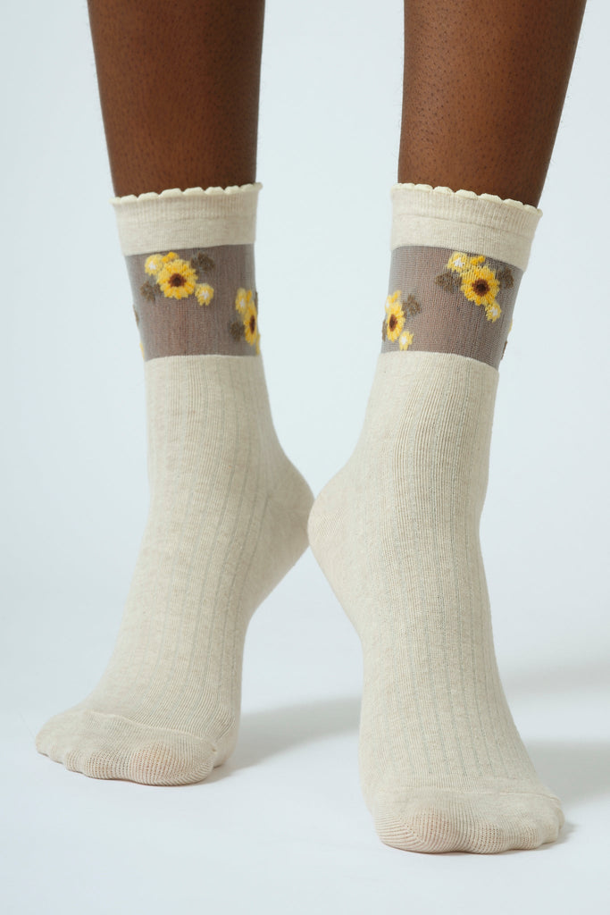 Oatmeal sheer ankle sunflower socks_2