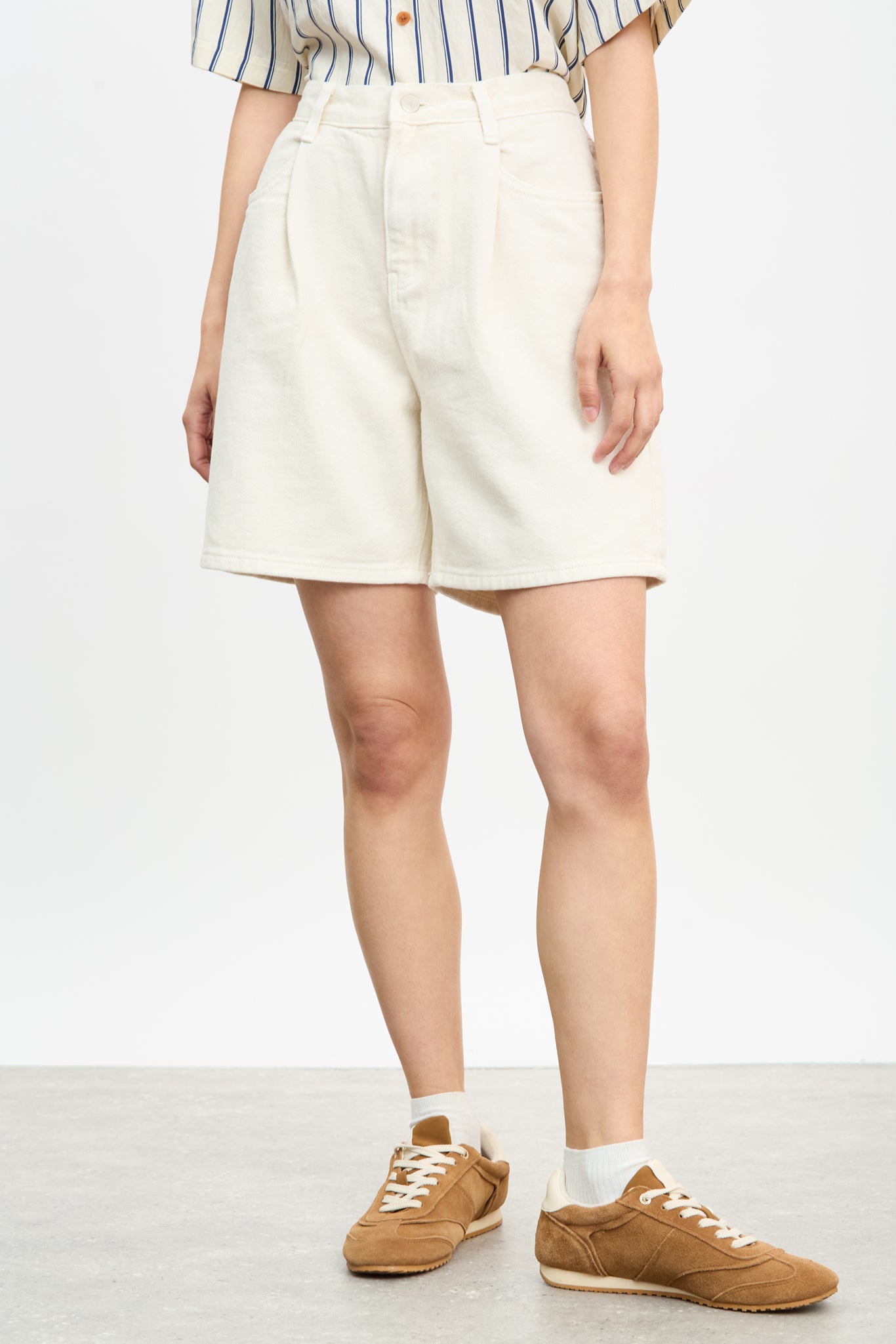 Off white denim single pleat shorts_1