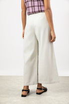 Off white single pleat wide leg jeans_2