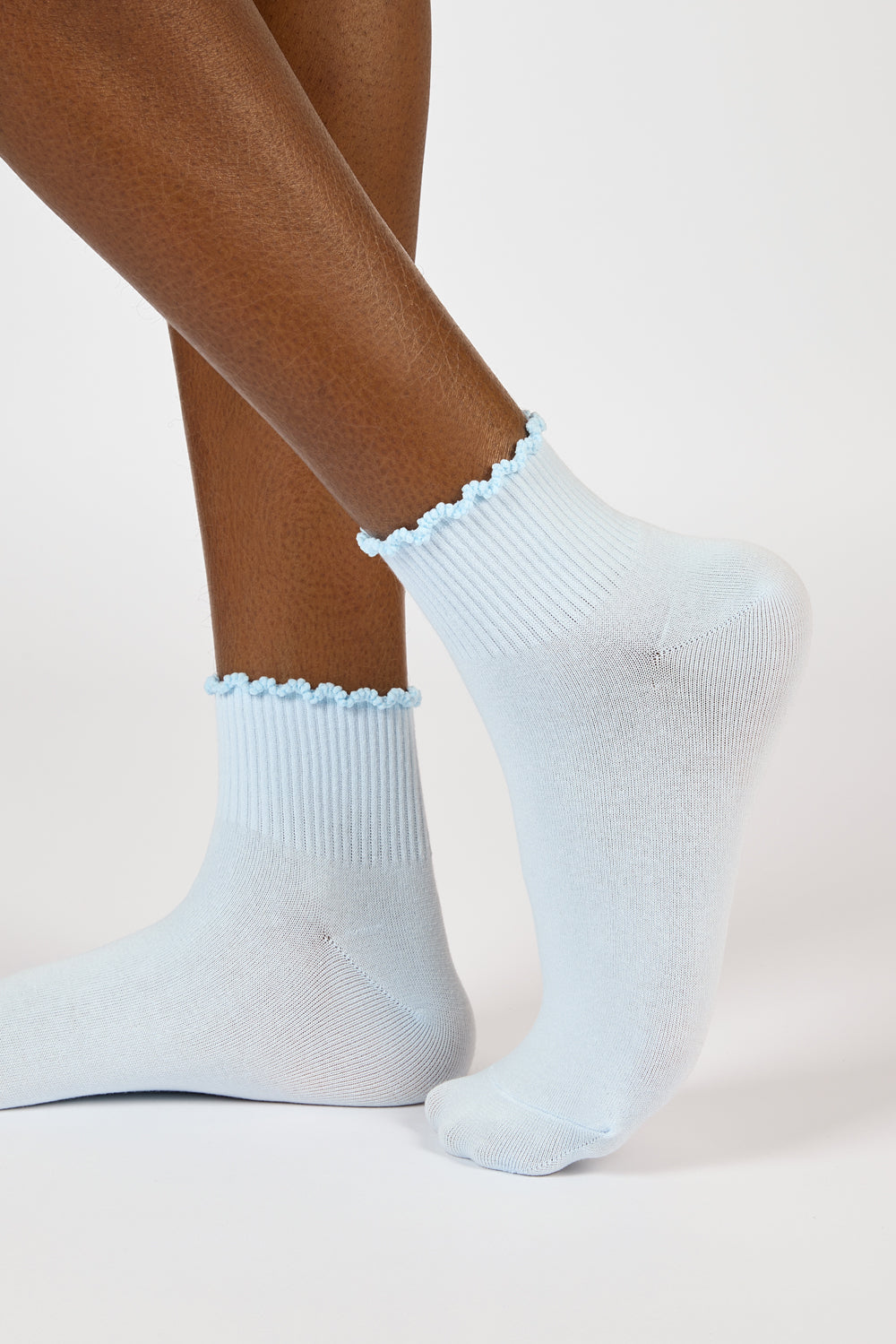 Pale blue lettuce trim ankle socks_1