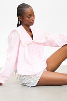 Pale pink contrast trim scalloped giant collar shirt_5