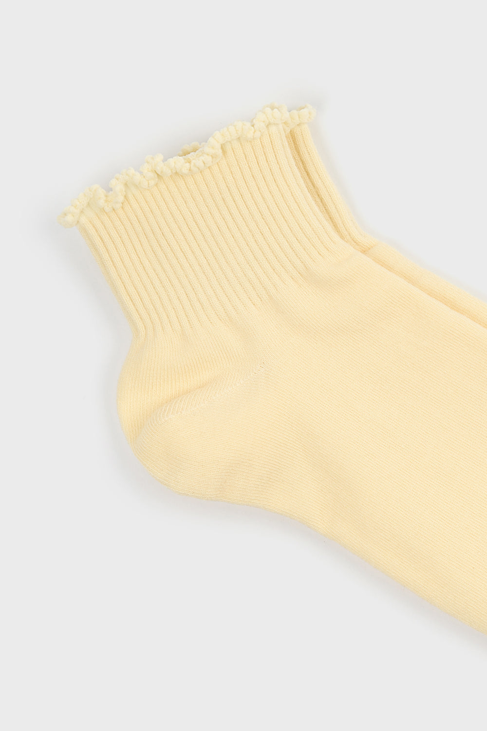 Pale yellow lettuce trim ankle socks_4