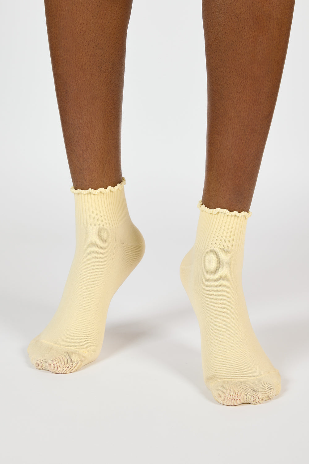 Pale yellow lettuce trim ankle socks_2