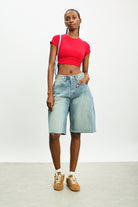 Red open cross back cropped tee_4