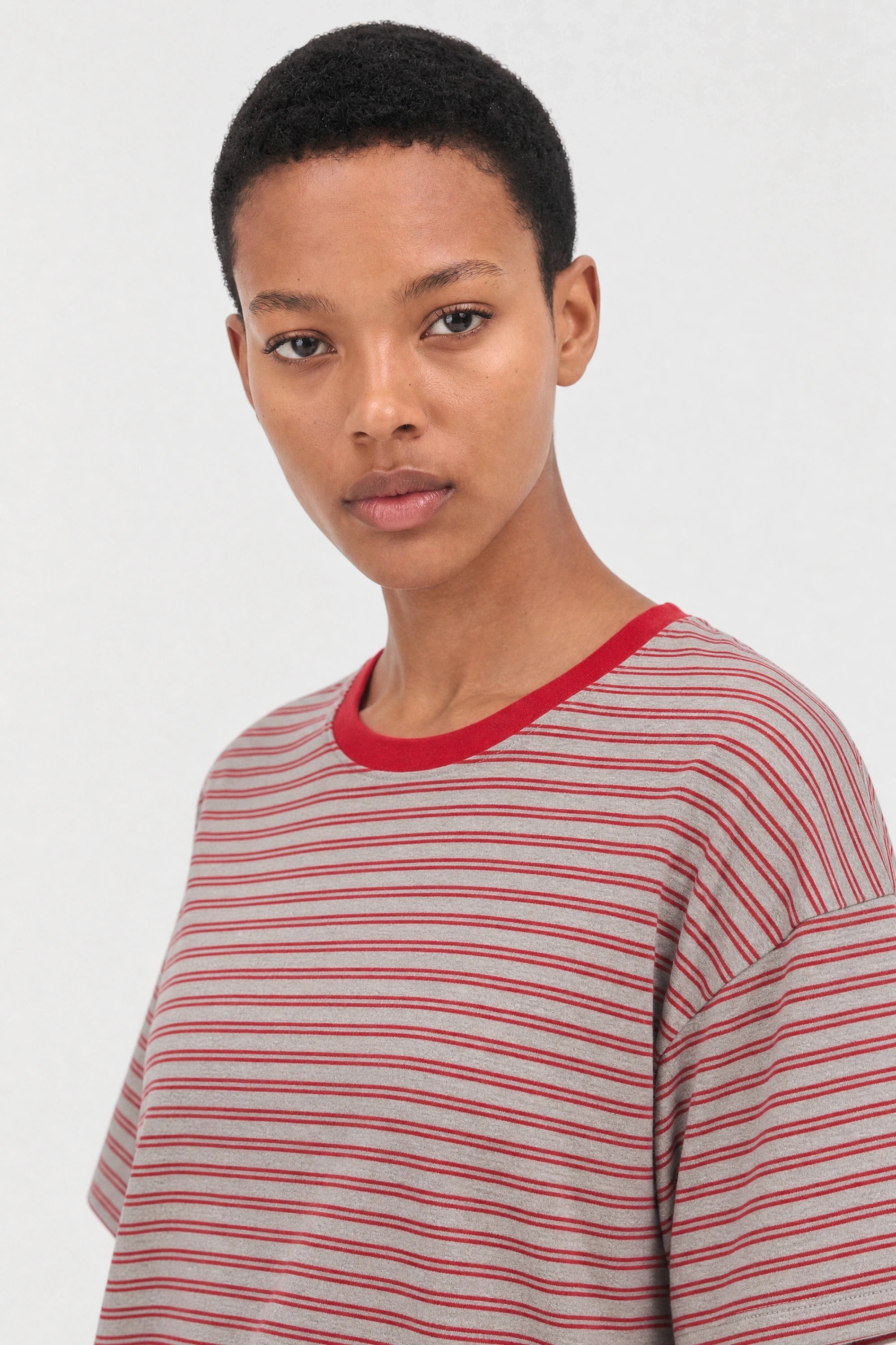Red and grey contrast trim tee_3
