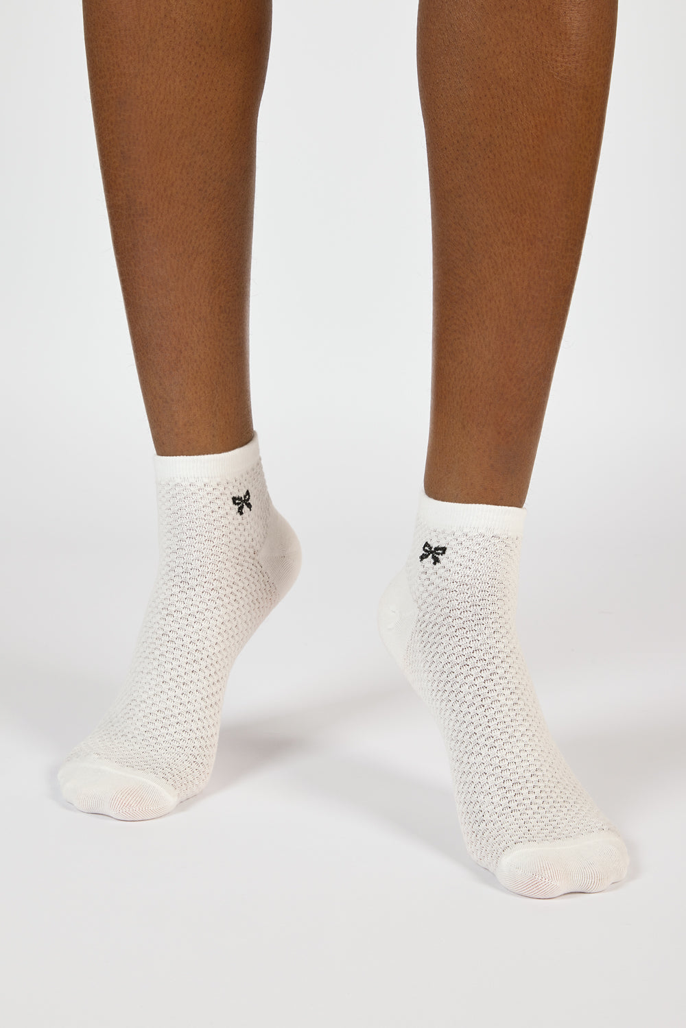 White and black single bow ankle socks_2