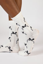 White and black wavy ribbon socks_1