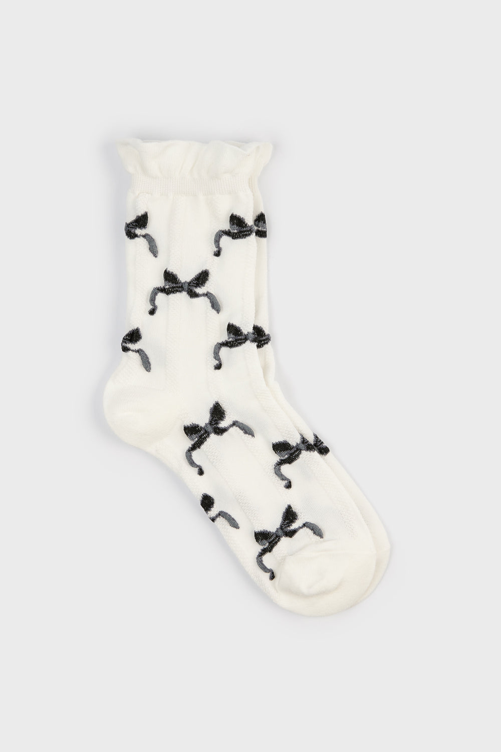 White and black wavy ribbon socks_3