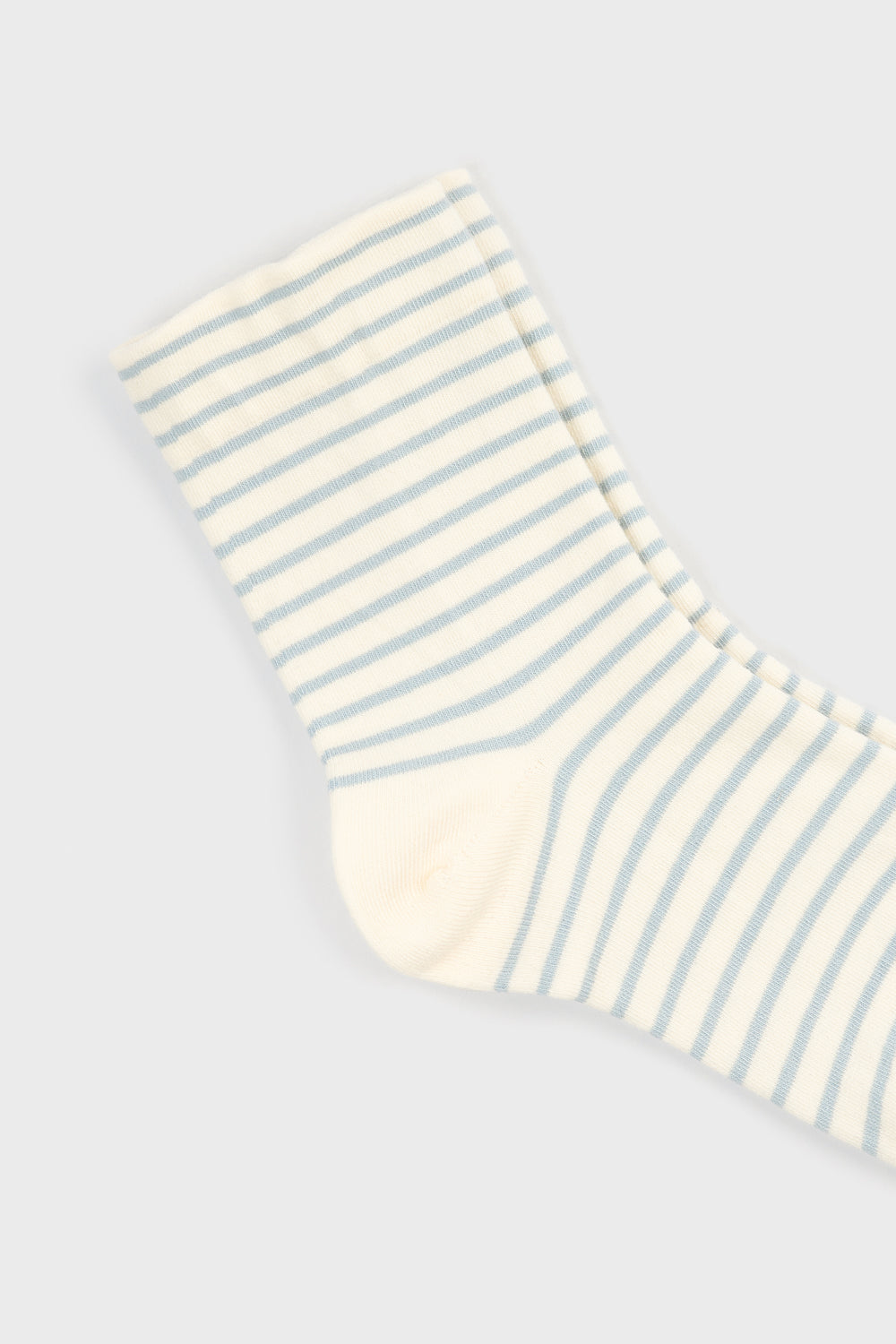 White and light blue thin striped socks_4