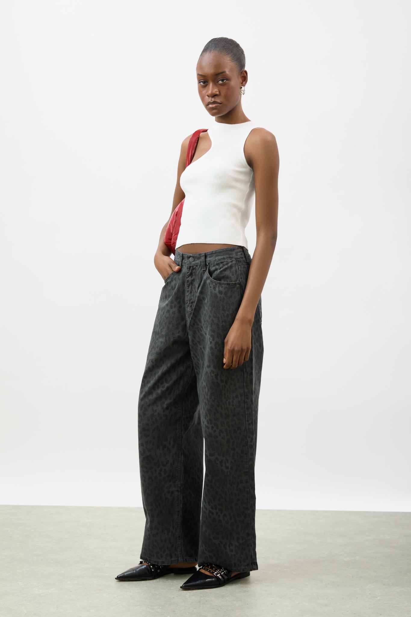 White asymmetric neckline knit tank_4