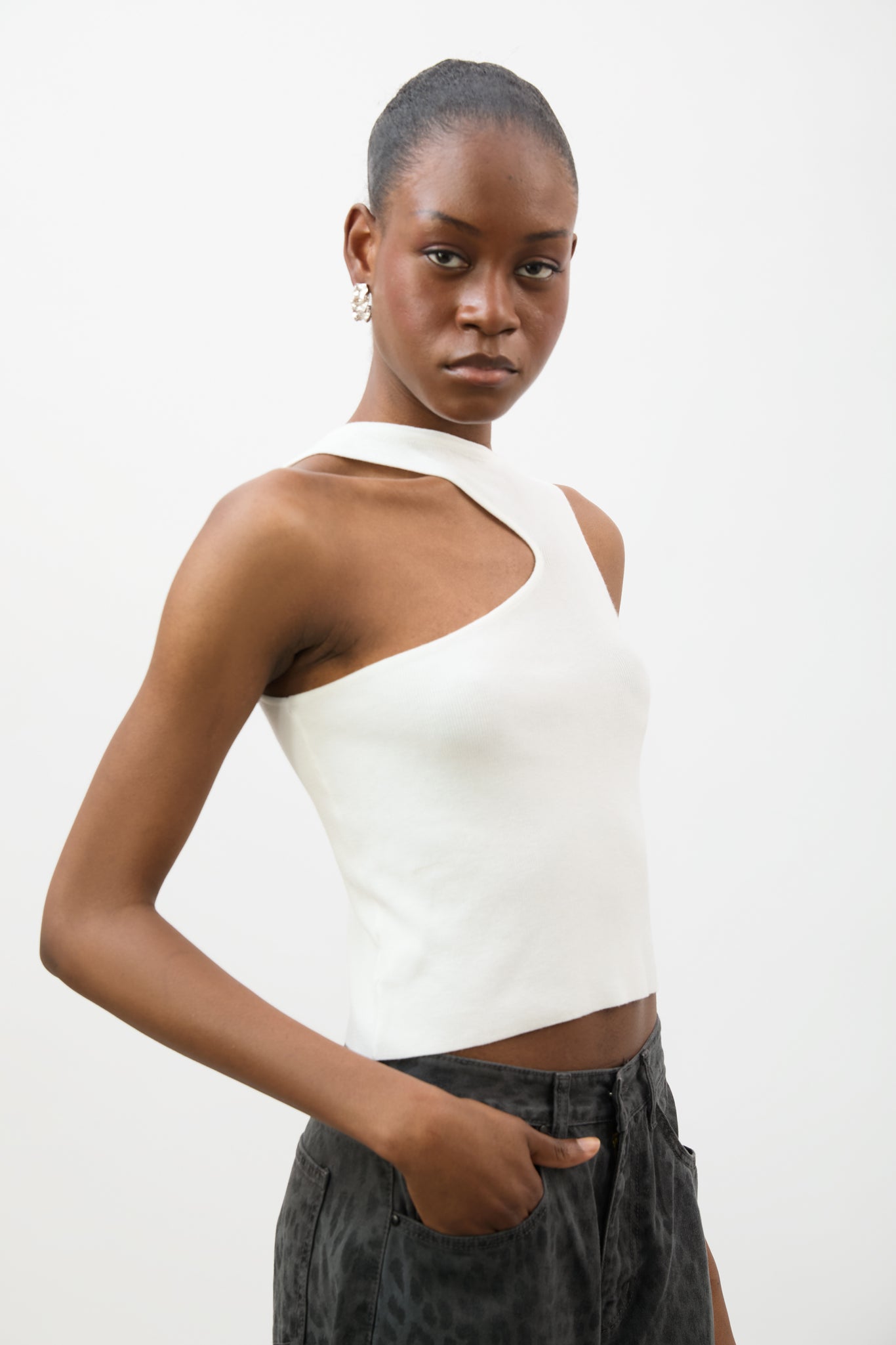 White asymmetric neckline knit tank_1
