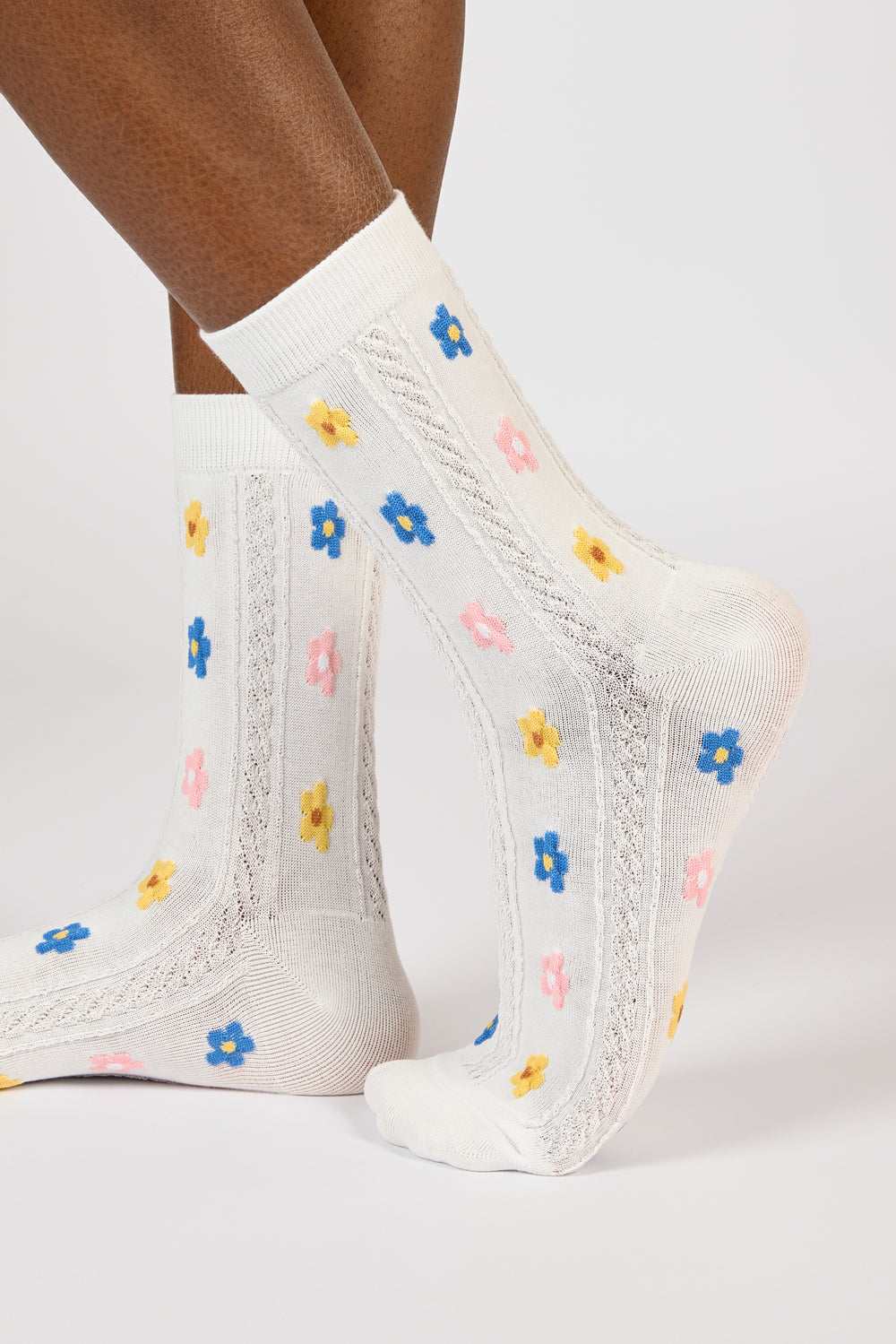 White blue and pink ditsy daisy socks_1