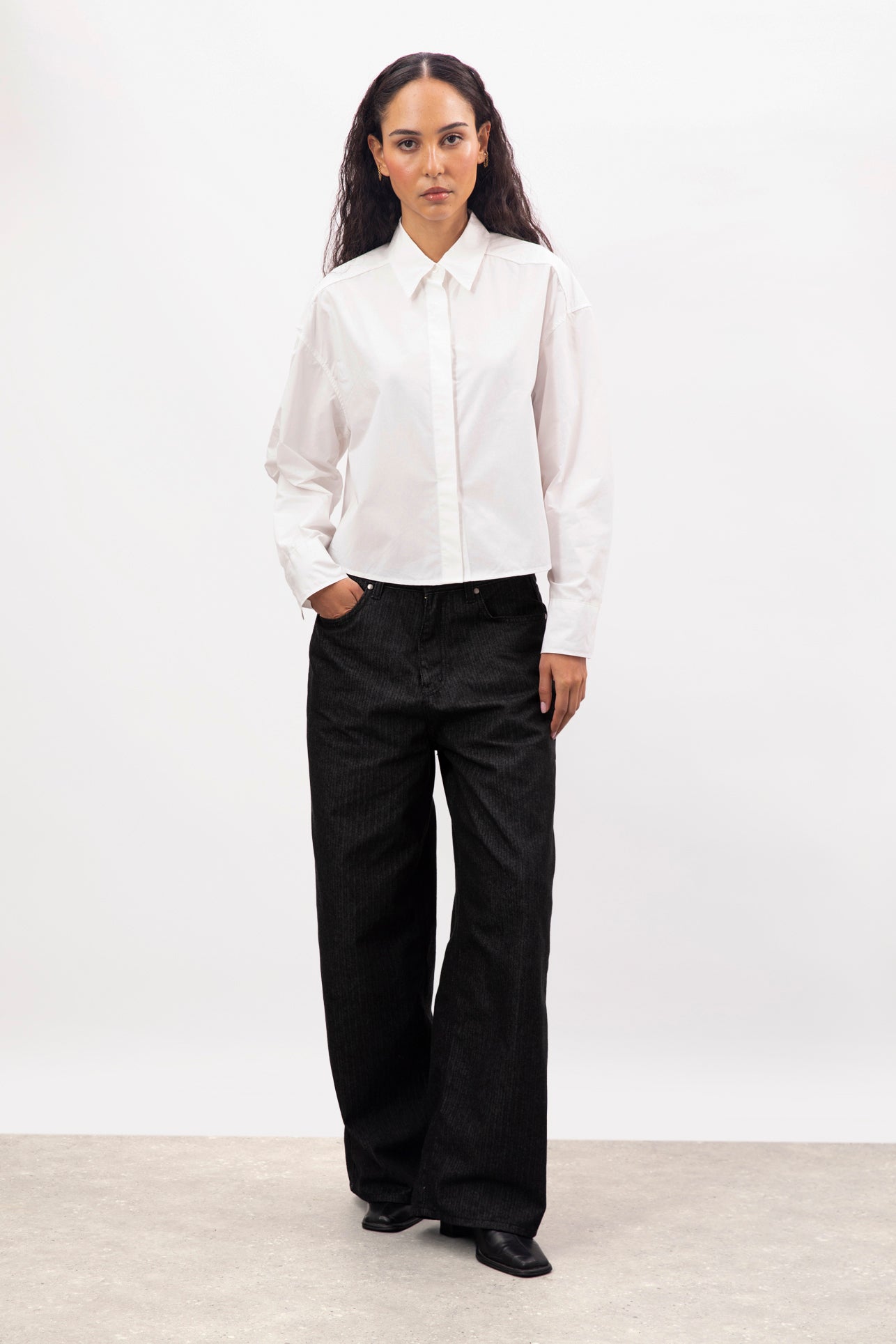 White cropped concealed button shirt_6