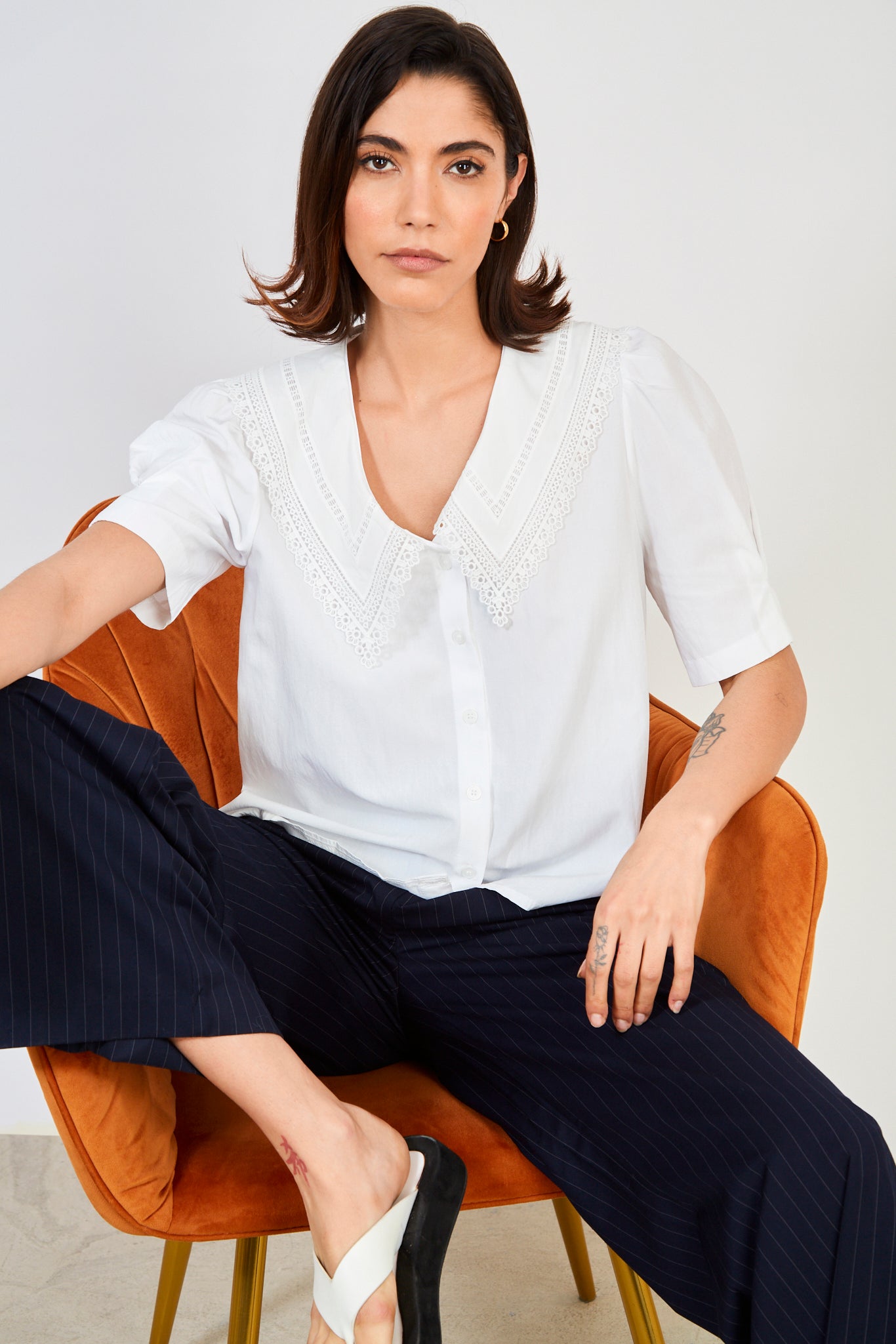 White embroidered collar short sleeved blouse_4