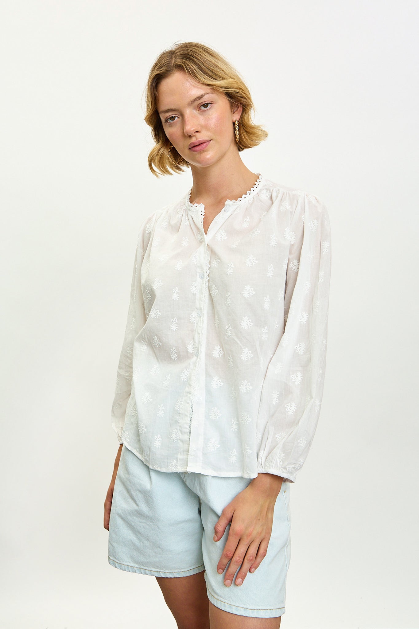 White embroidered flower round neck blouse_1