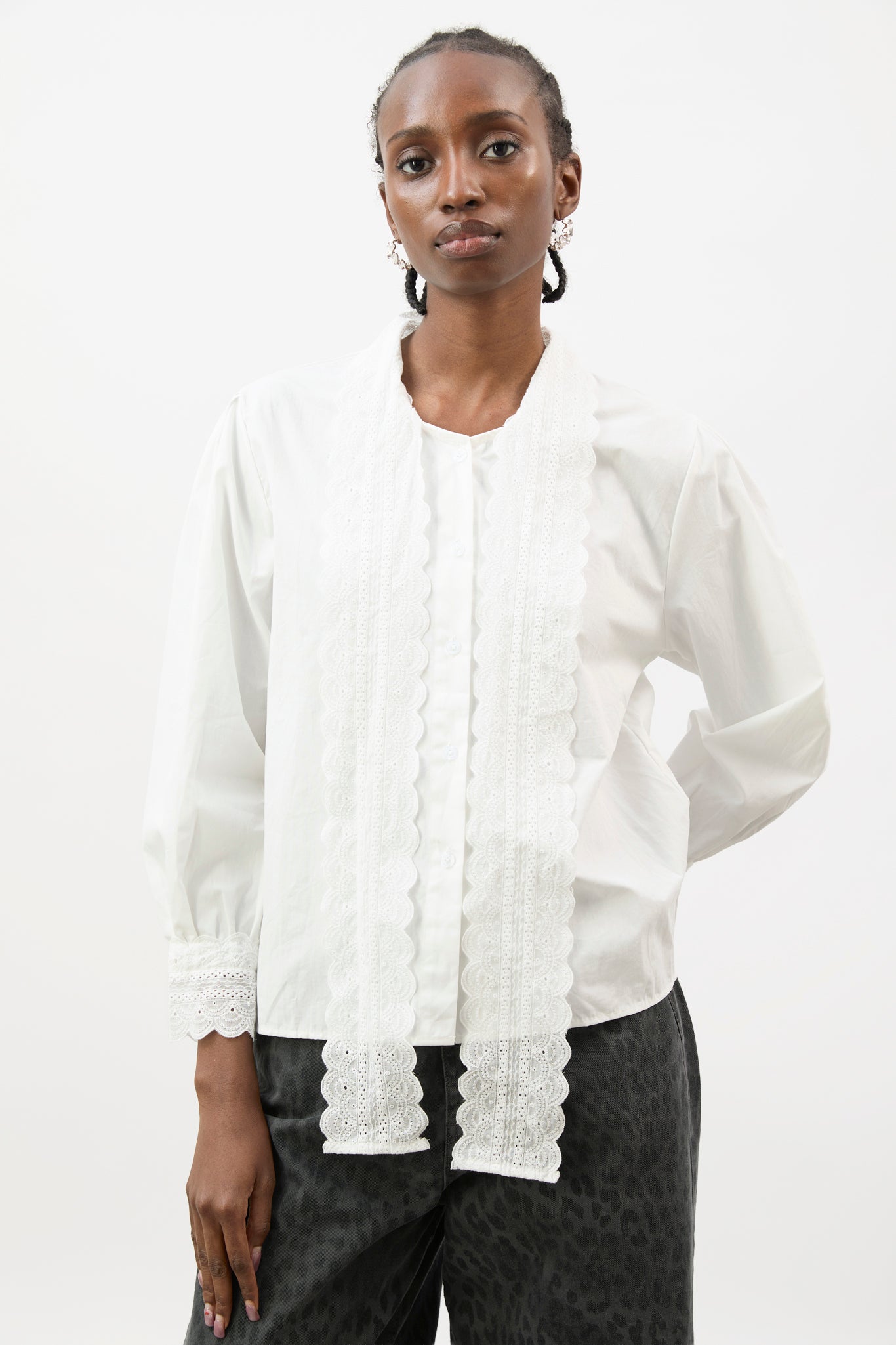 White eyelet lace detail bow tie shirt_2
