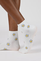 White flower smiley face short socks_1