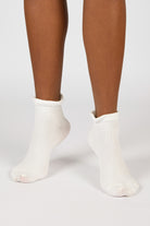 White large ruffle trim ankle socks_4