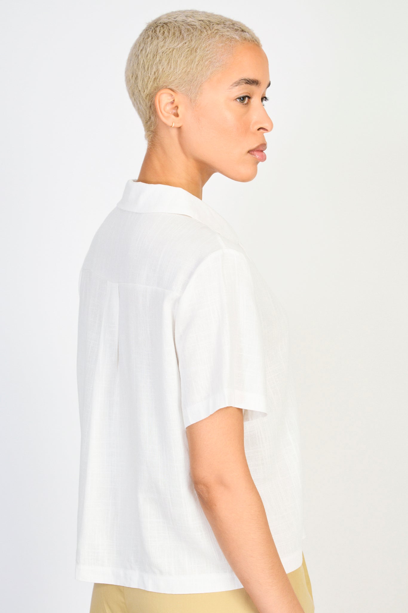 White linen blend short sleeved shirt blouse_2