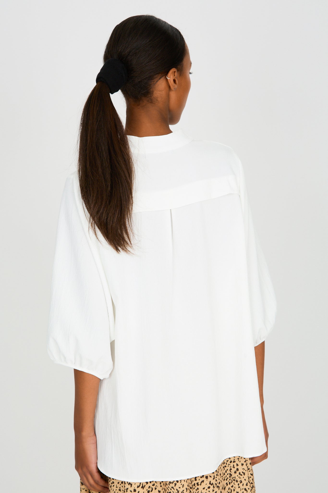 White round collar V tunic