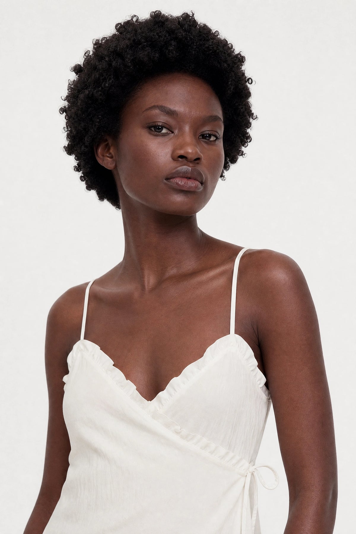 White ruffle trim tie waist tank_3