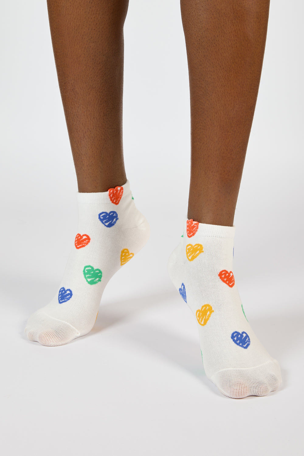 White scribble hearts pop socks_2