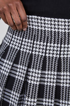 White and black houndstooth pleated knit skirt_4