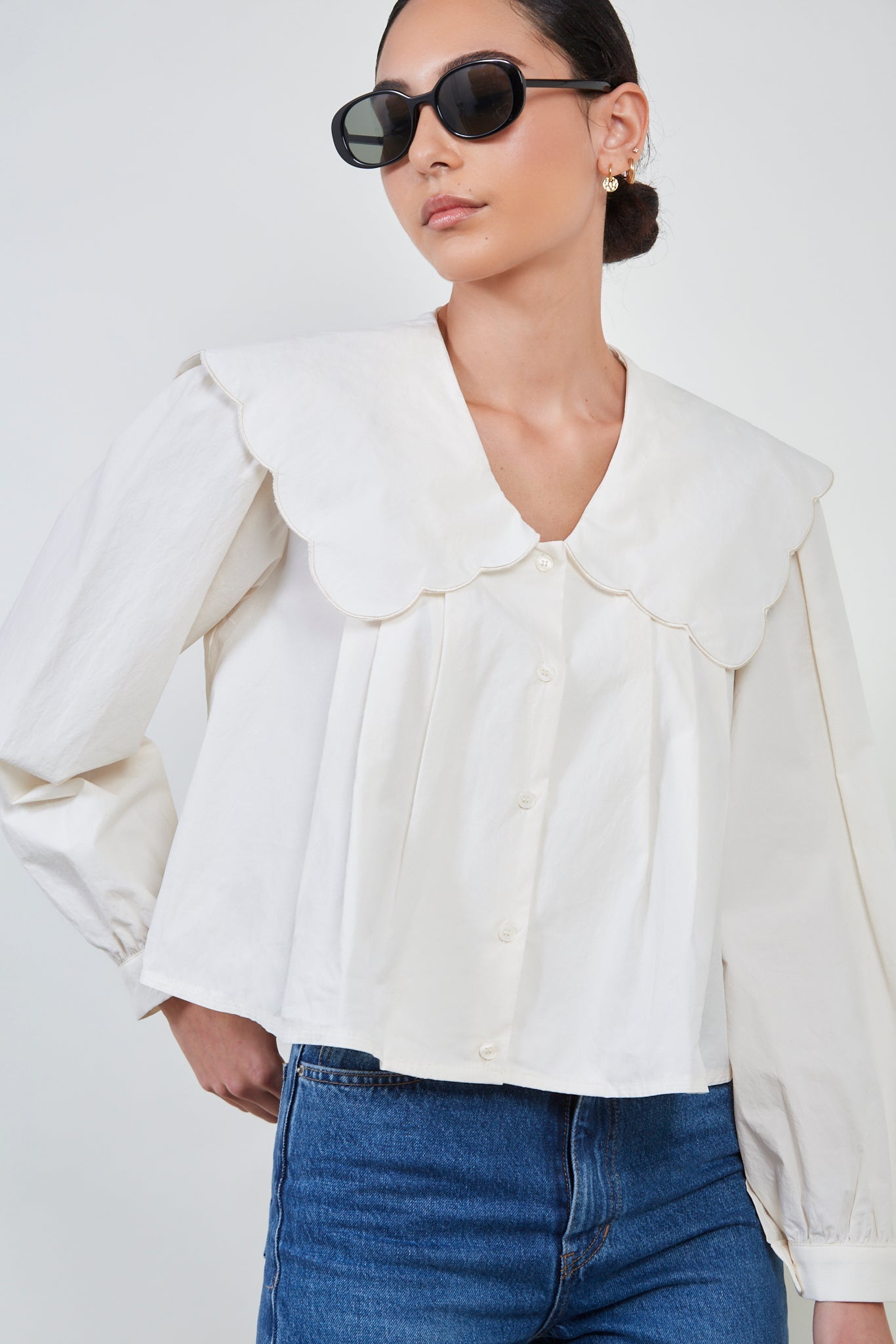 White scalloped giant collar shirt