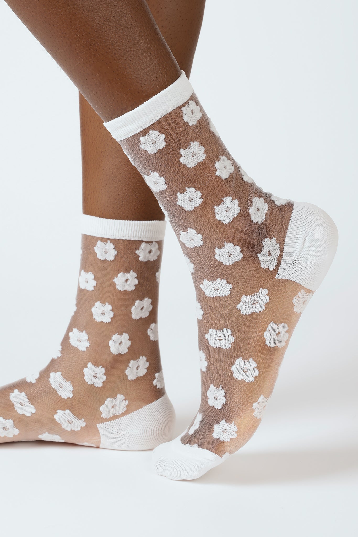 White sheer tiny flower socks_1