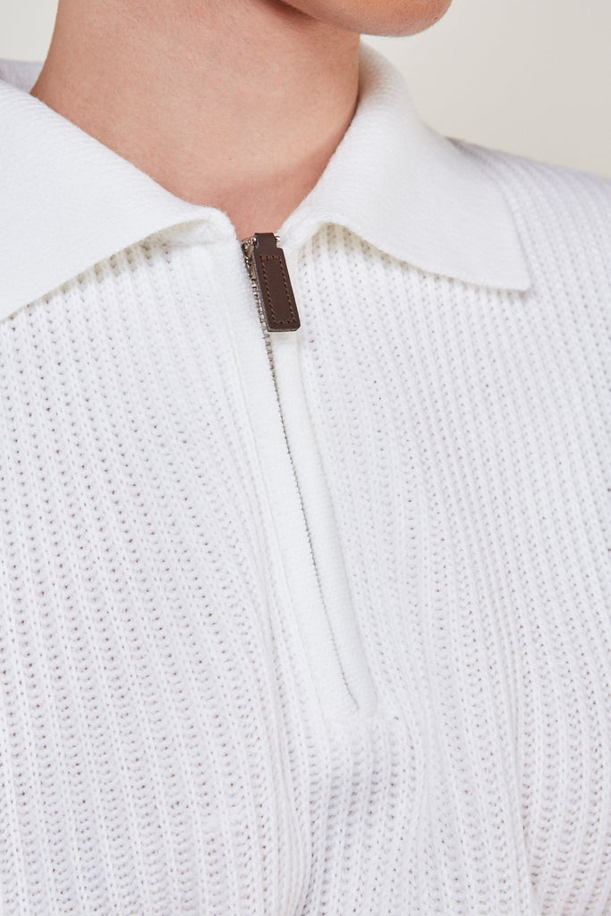 White sleeveless collar zip vest_6