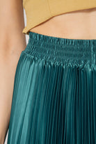 Deep green satin pleated thick waistband skirt_6