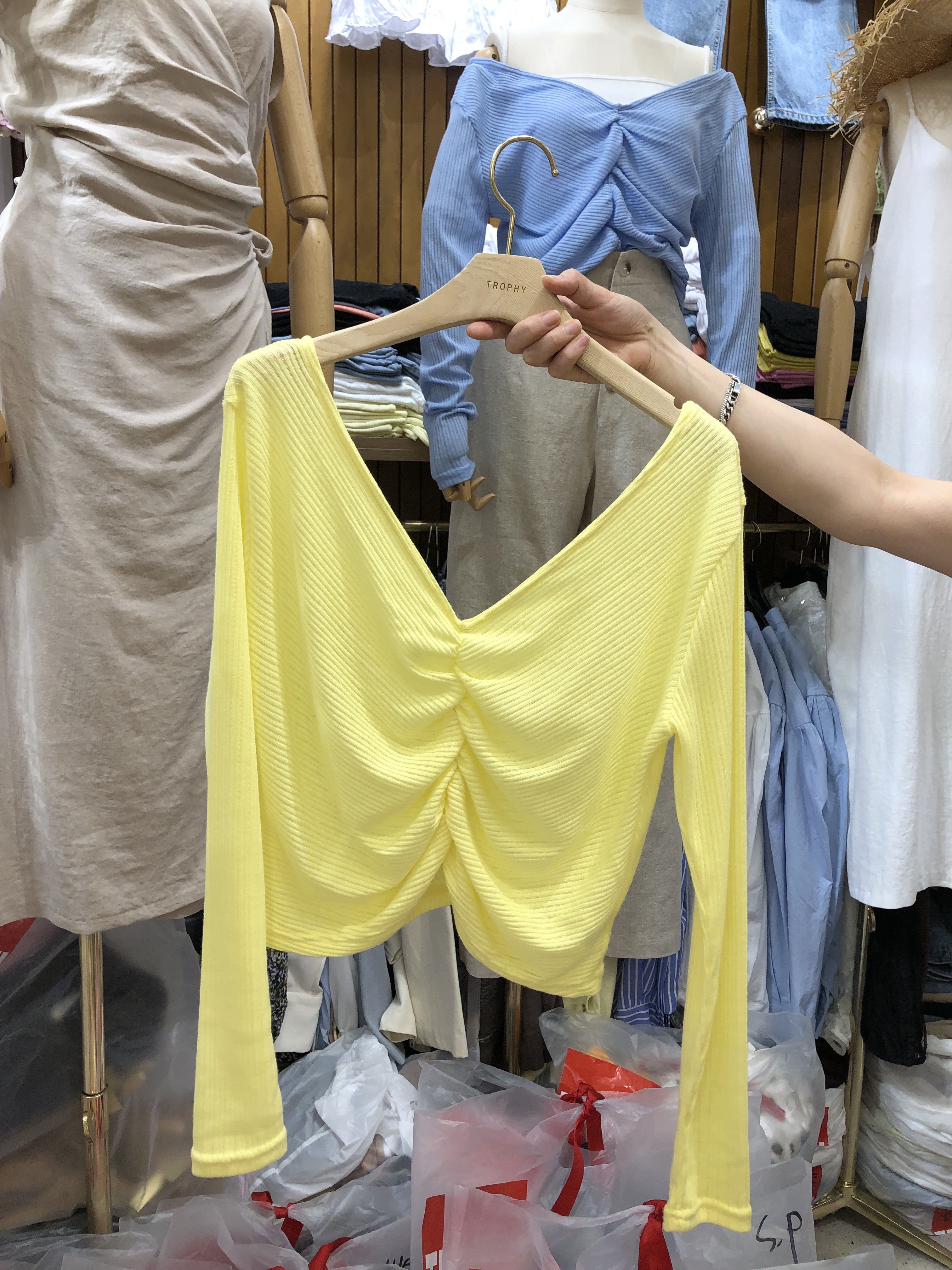 Yellow wide V ribbed shirring long sleeved top_1