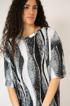 Grey and black abstract print short sleeved top_6
