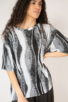 Grey and black abstract print short sleeved top_9
