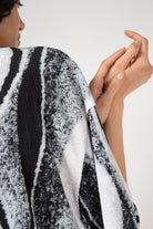 Grey and black abstract print short sleeved top_5