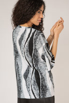 Grey and black abstract print short sleeved top_11