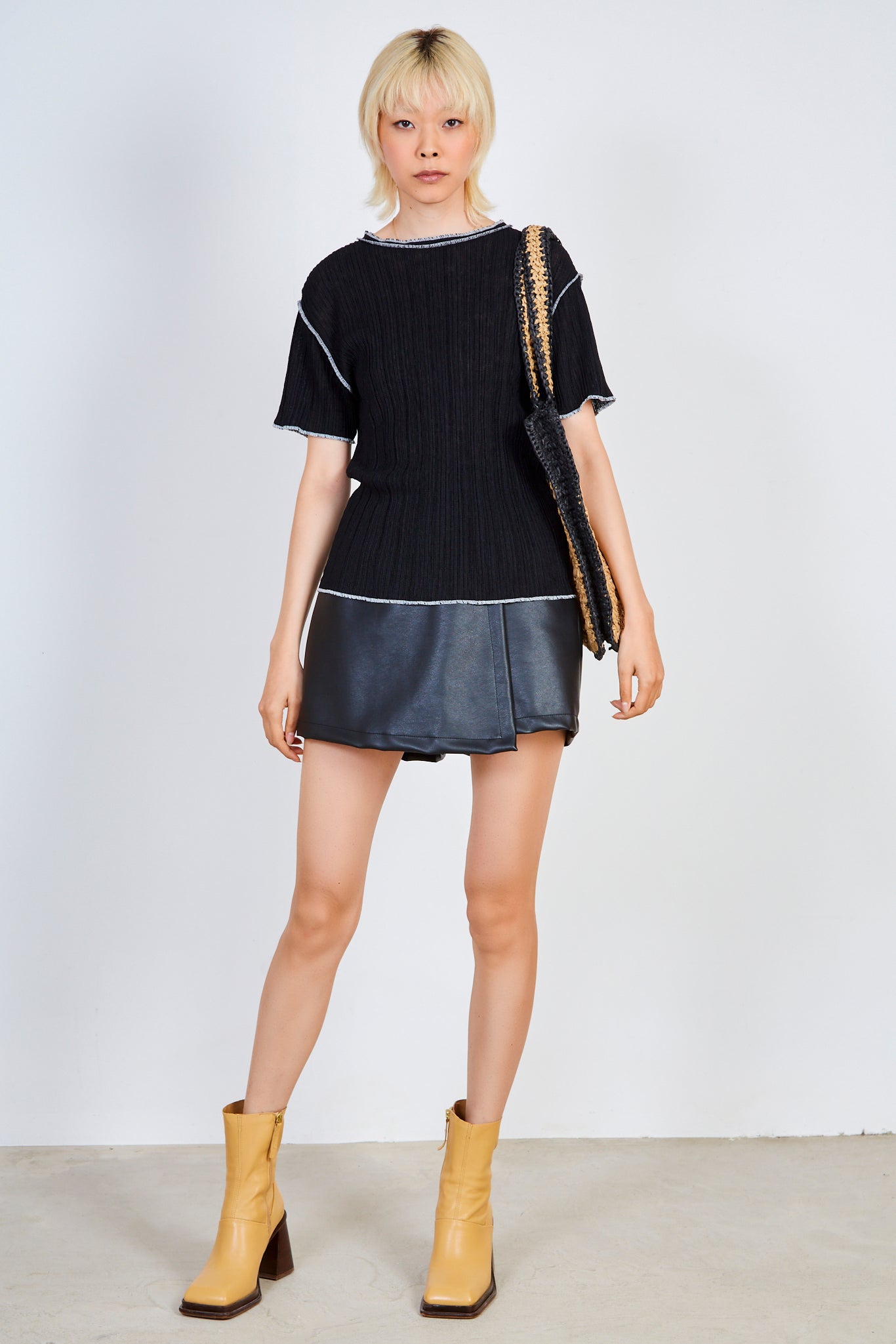 Black ivory trim collar tee_3