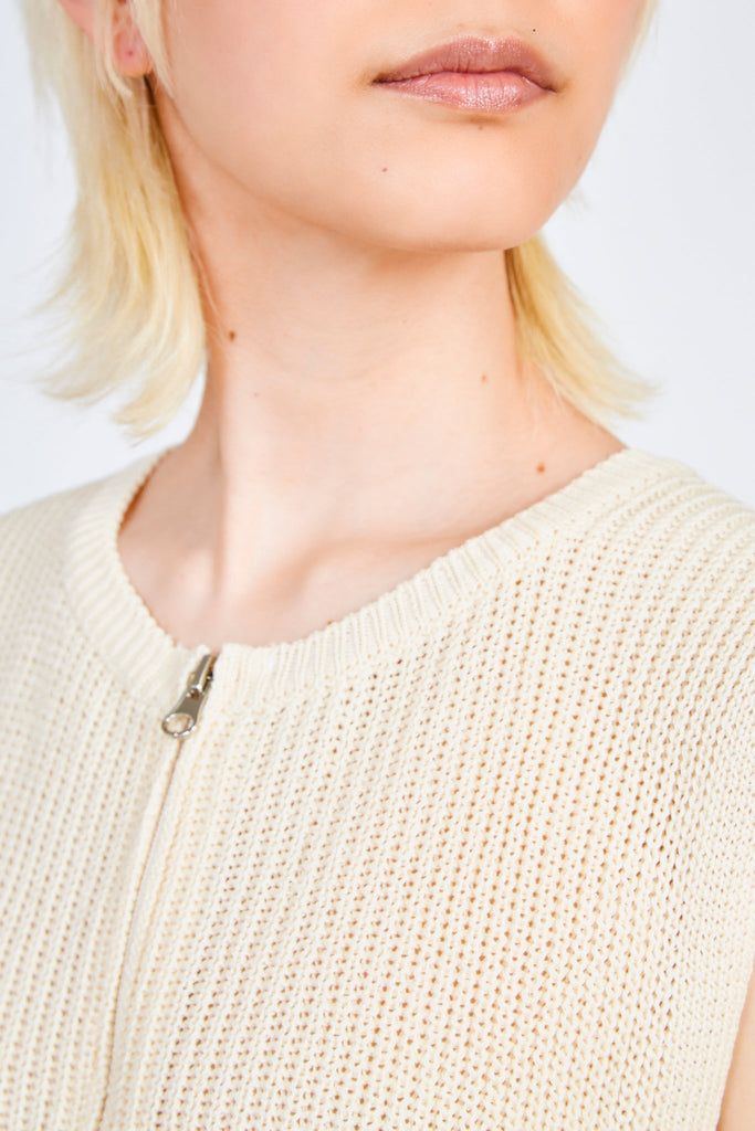 Ivory round neck zip knit vest_4
