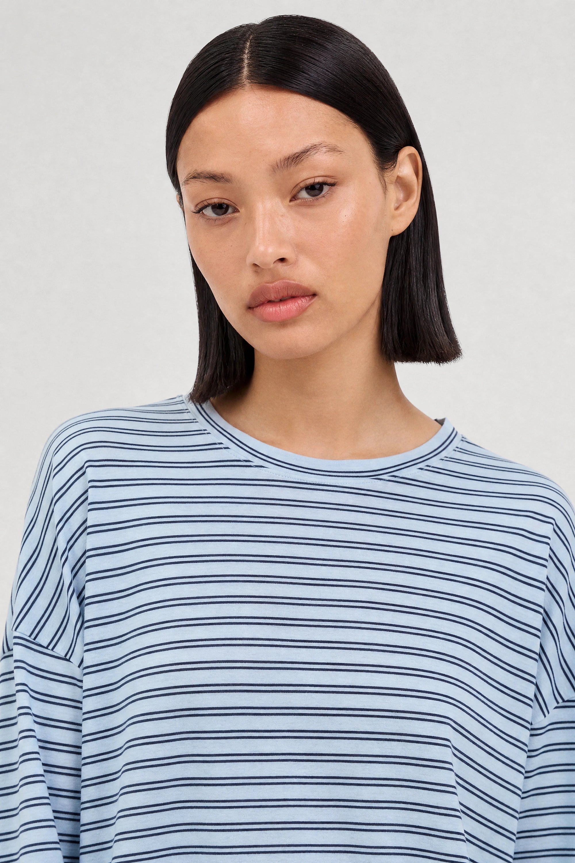 Light blue and navy horizontal double stripe long sleeve tee_3