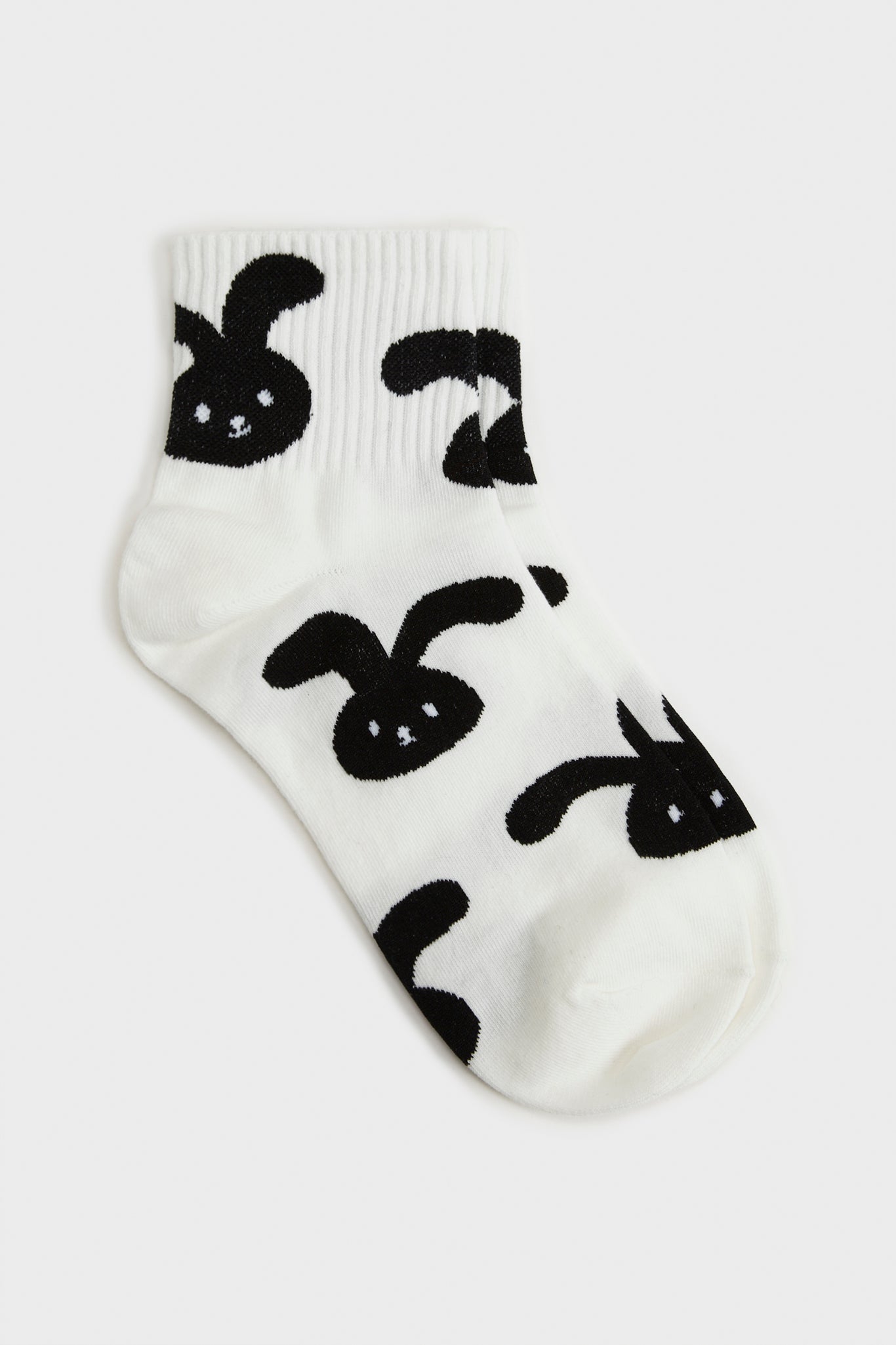 White and black 'Zodiac Rabbit' floppy ears socks_2